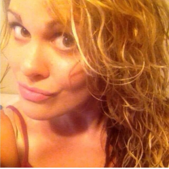 Meet your Posher, Amanda - Picture 1 of 2